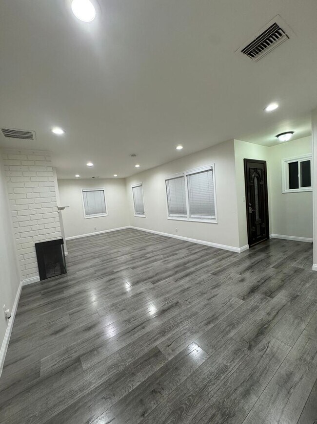 Building Photo - Home with a Cabin Style Family room and backyard Oasis