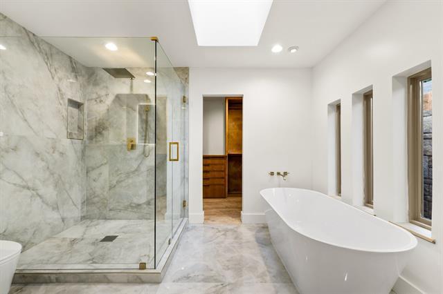 Building Photo - 9415 Hill View Dr