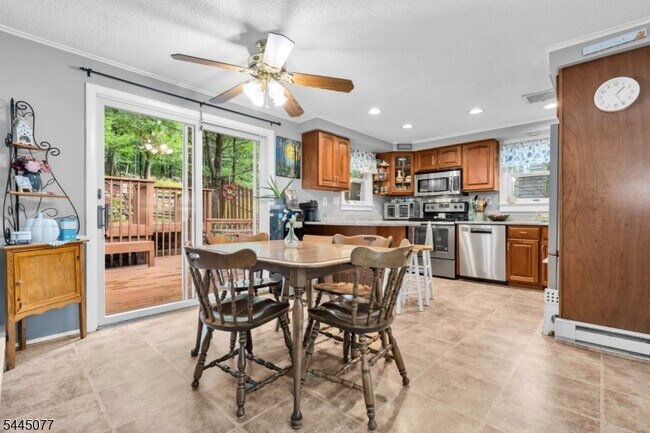 Building Photo - 76 Valley View Dr