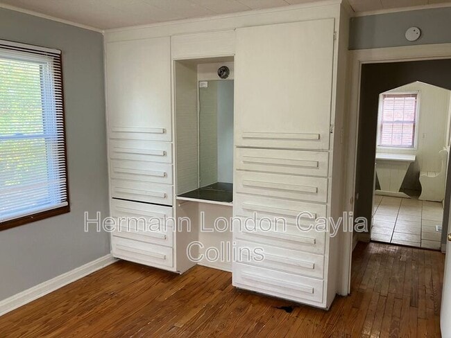 Building Photo - 815 Walters Dr