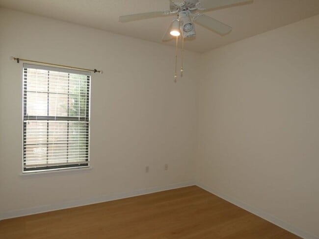 Building Photo - 4161 Longwood Cir