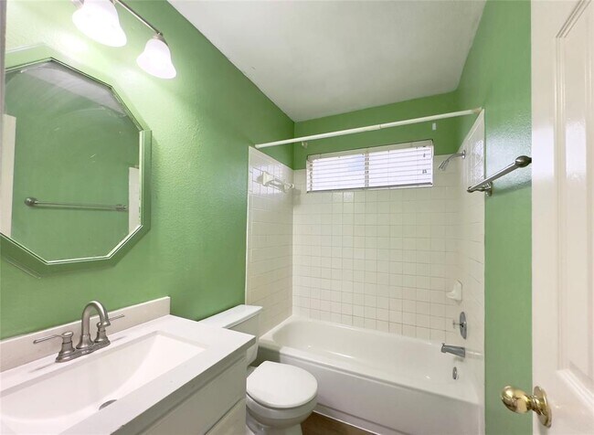 Building Photo - 906 Mammoth Ct