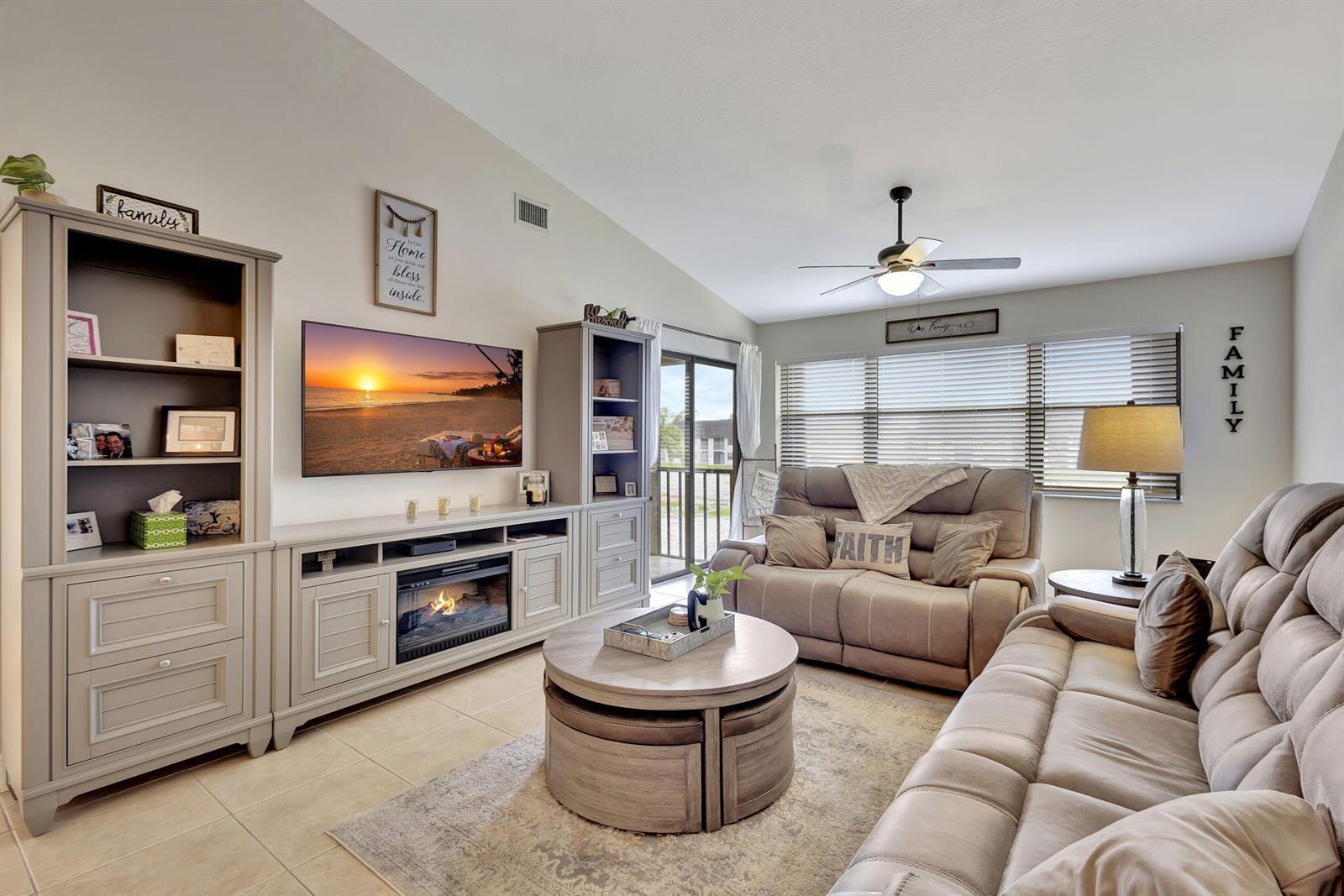 Building Photo - 4693 Lucerne Lakes Blvd E