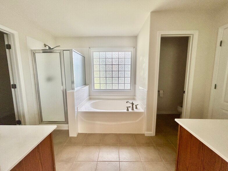 Building Photo - 4100 Lake Pass Ln