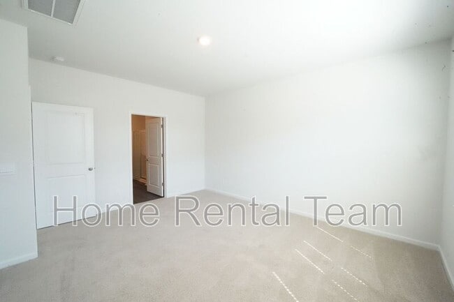 Building Photo - 108 Windrush Pnes