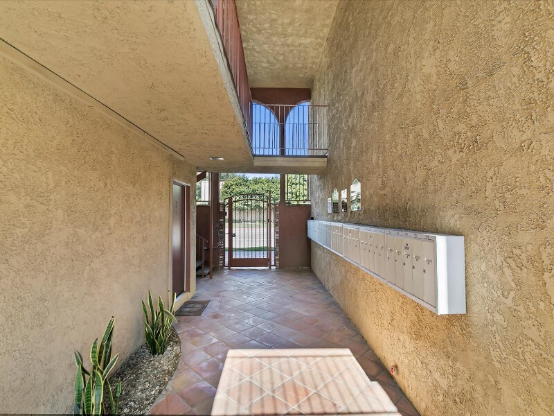 Building Photo - 15120 Woodruff Ave