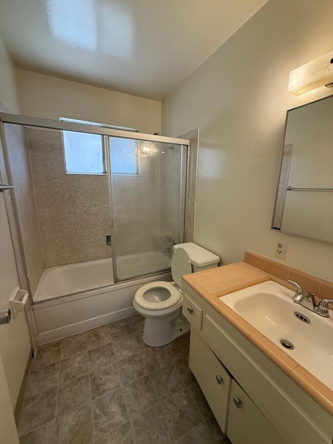 Building Photo - 4694001/85