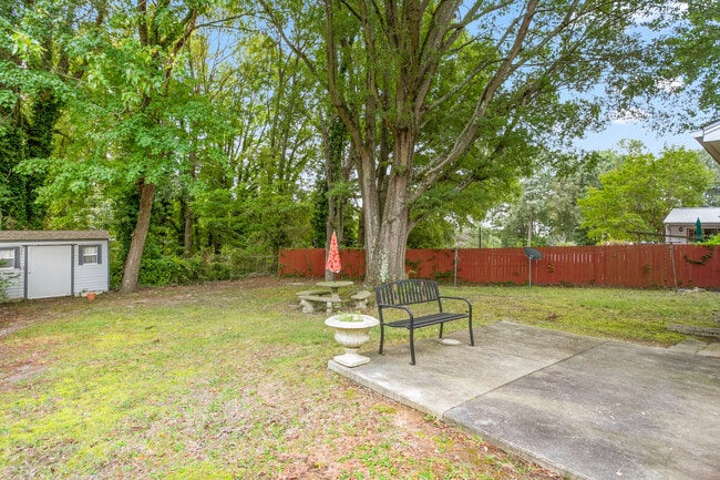 Building Photo - 345 Hale St