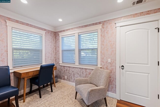 Building Photo - 10 Jolie Ln