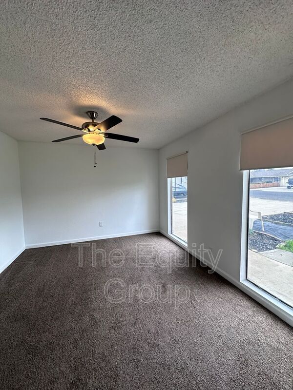 Building Photo - 534 Ash St