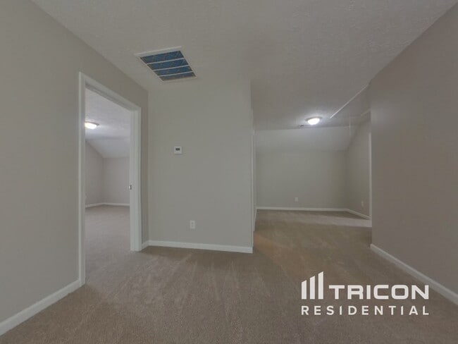 Building Photo - 222 Castlebury Dr