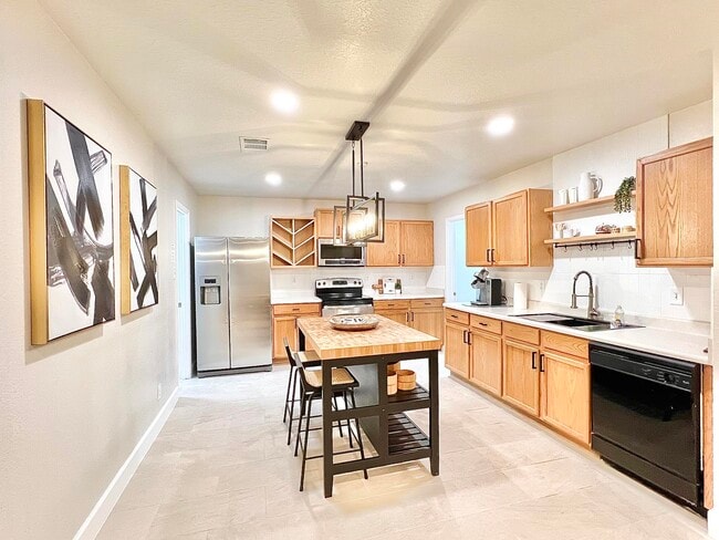 Building Photo - 9047 Twincreek Farm