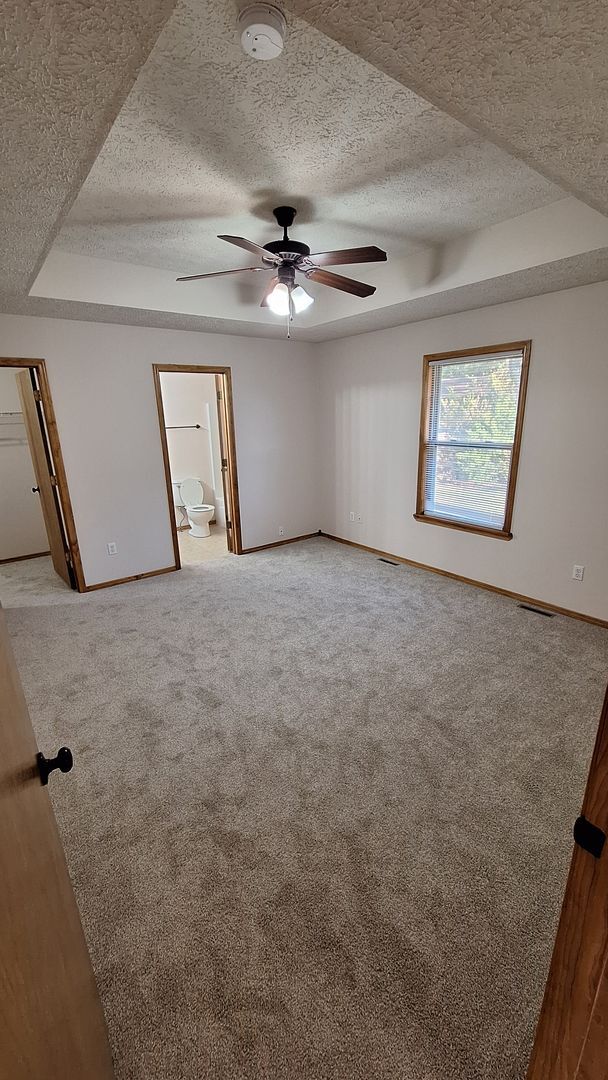 Building Photo - Make this Lovely 3 Bedroom your home for the New Year