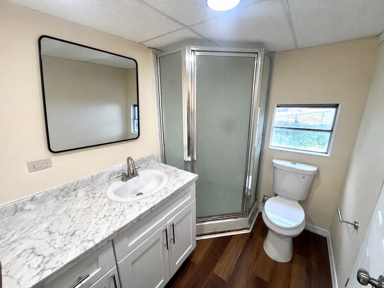 Building Photo - 137 Lantern Pl