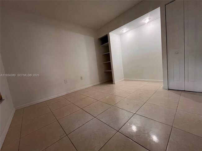 Building Photo - 819 NE 214th Ln