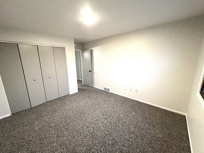 Building Photo - 2068 Andrew St SE