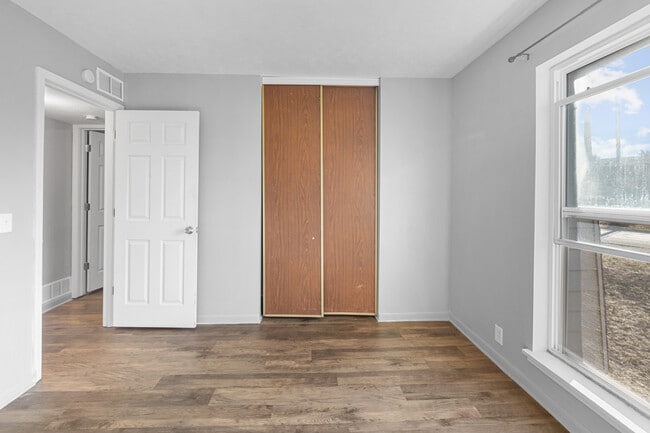 Building Photo - 711 ManApart