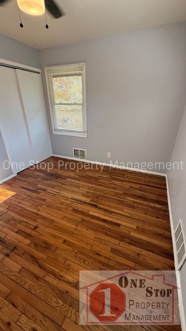 Building Photo - 4 Bedroom, 2 Bathroom home in Kansas City