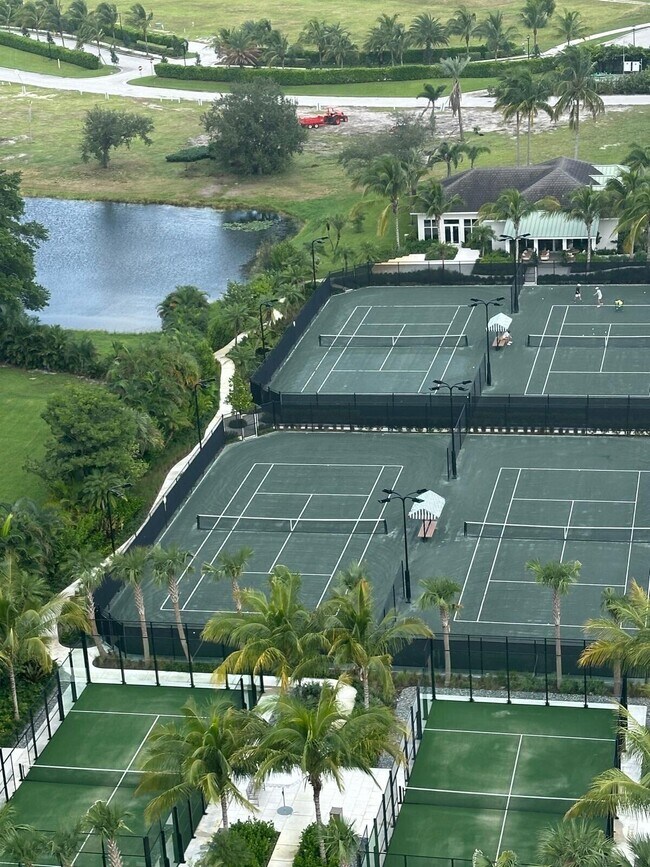 Building Photo - 2425 Presidential Way