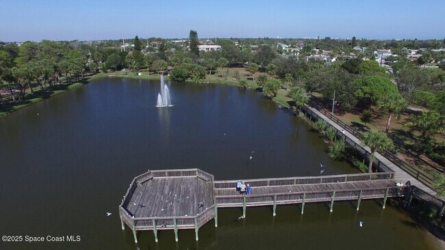 Building Photo - 245 Harbour Dr E