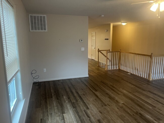 Building Photo - Spacious End-Unit Townhouse with 3 Beds, 3...