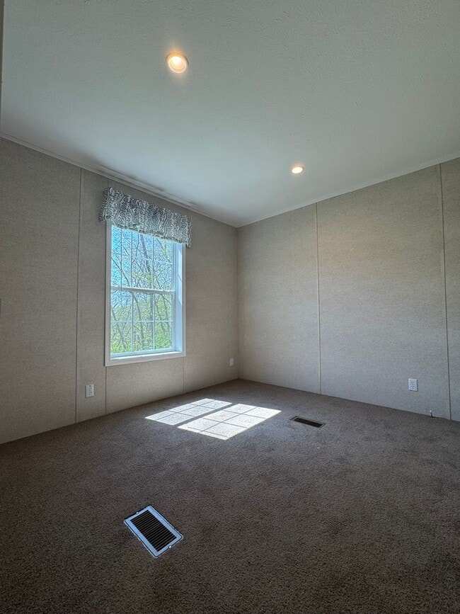 Building Photo - 465 Royal Manor Rd