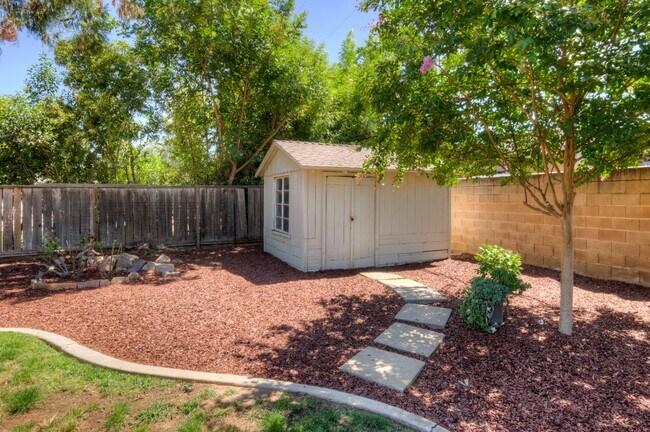 Building Photo - 2553 W Scott Ave