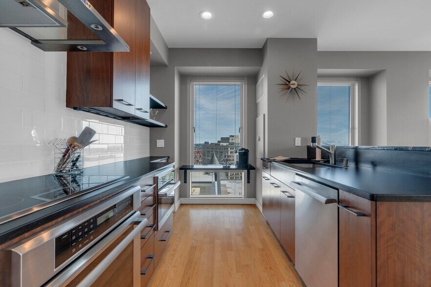 Building Photo - 80 Broad St