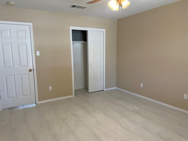 Building Photo - 309 Decker Dr