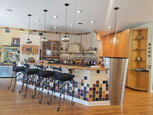 Building Photo - Luxury Private Suite in Allendale – Furnished & All-Inclusive