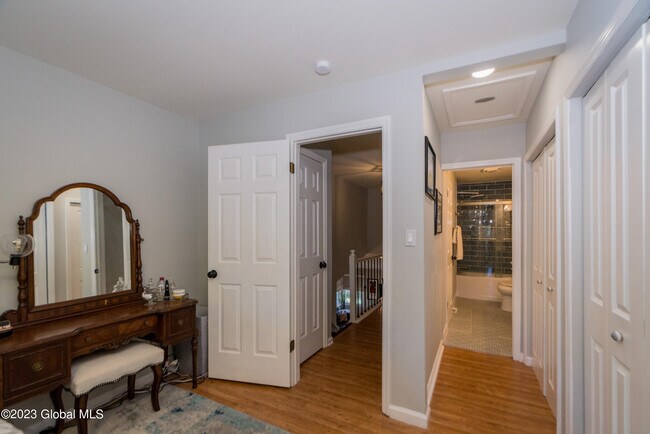 Building Photo - 18 Jaipur Ln