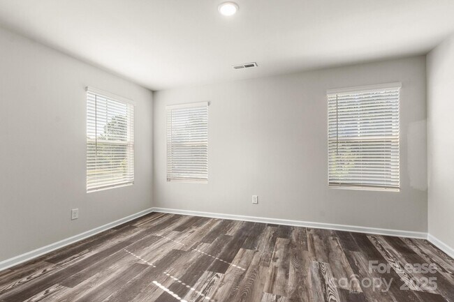 Building Photo - 117 Dogwood Vlg Trl