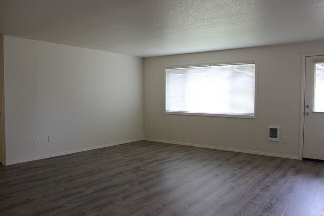 Building Photo - 3 bed single level home in SE Hillsboro