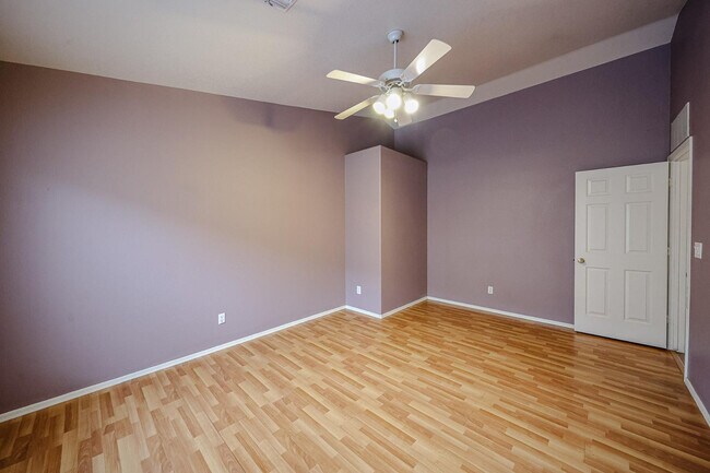 Building Photo - 10935 W Ruth Ave