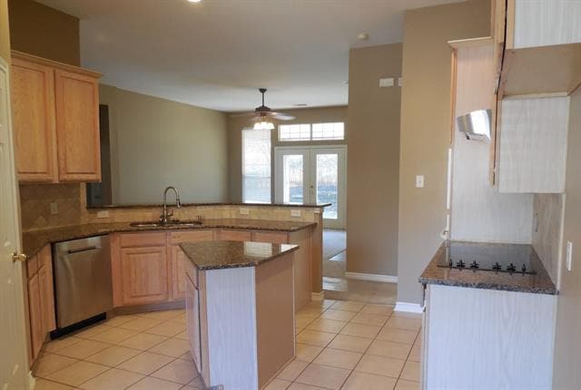 Building Photo - 221 S Village Dr