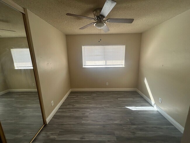 Building Photo - BARSTOW 3 bedroom 2 bath- 2 car garage HOME