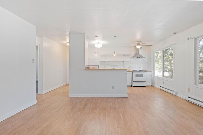 Building Photo - $500 off! Updated, upstairs 2-bdrm/1-bath triplex apt—On-site w/d, off-street parking, near downt...