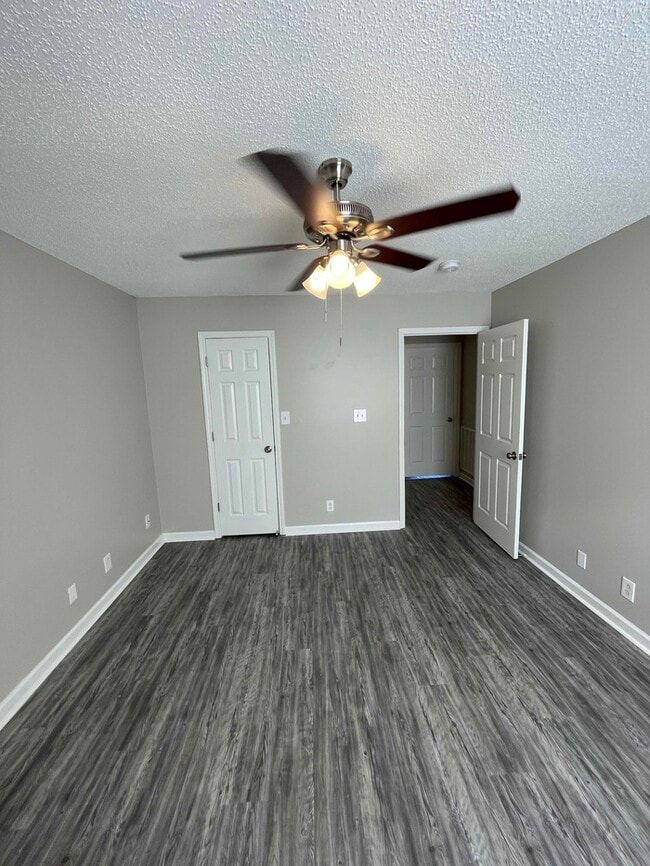 Building Photo - 320 Donna Dr