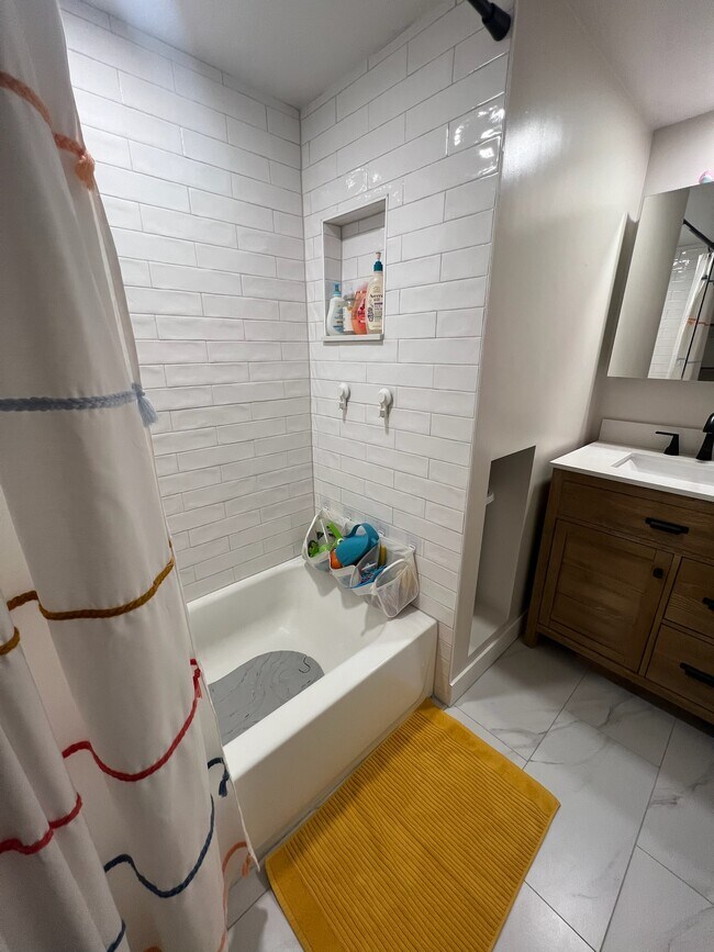 Building Photo - 206 Cypress Cir