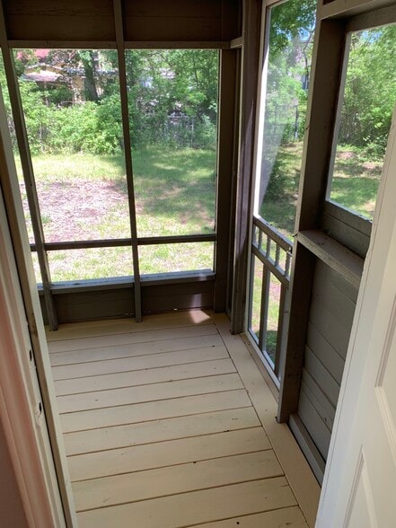 Building Photo - 519 E Evergreen St