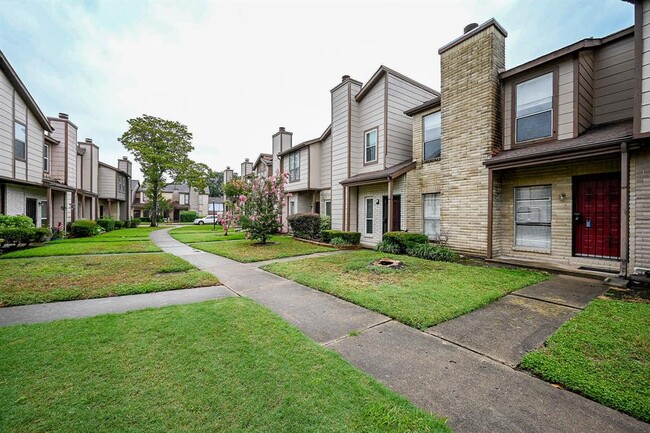 Building Photo - 12300 Brookglade Cir