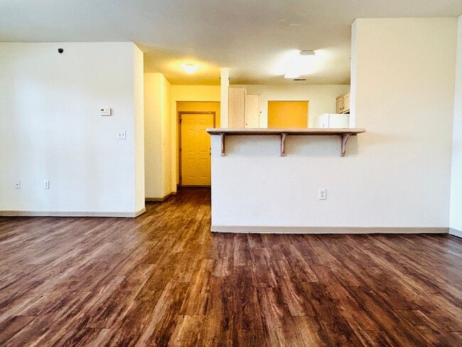 Building Photo - 2 Bedroom Apartment, Great Location!