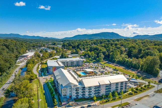 Primary Photo - River Mill Lofts & Skyloft