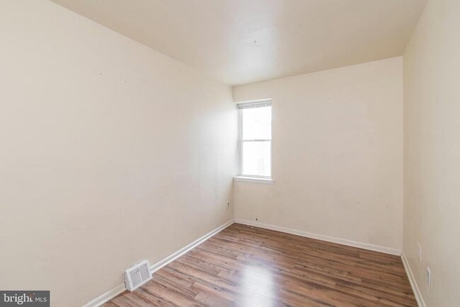 Building Photo - 1635 Fontain St