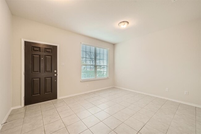 Building Photo - 303 Duroc Dr