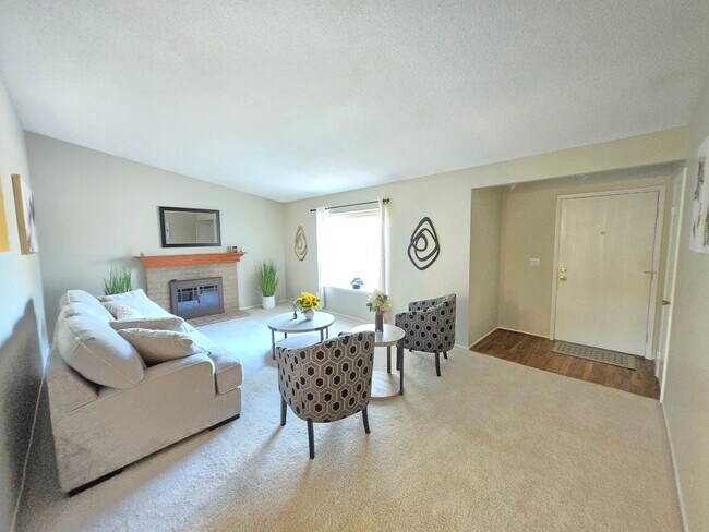 Building Photo - 6413 W Roy Rogers Dr