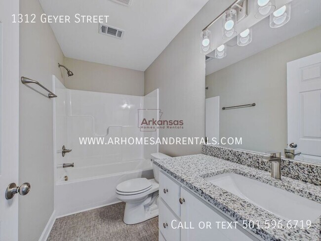 Building Photo - 1312 Geyer St