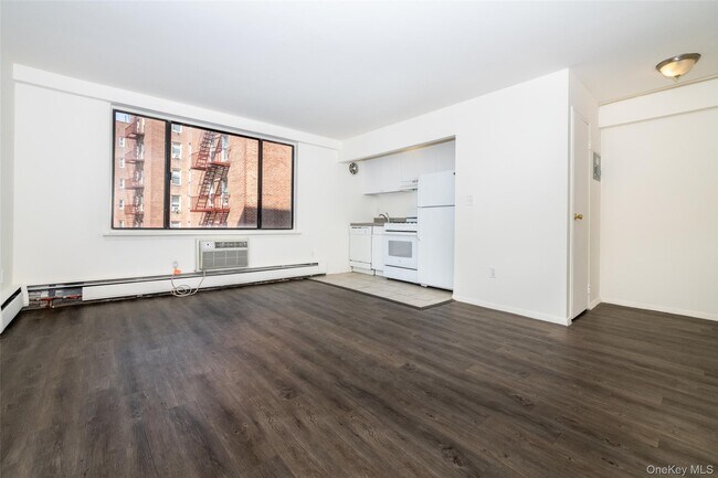 Building Photo - 7 Lake St