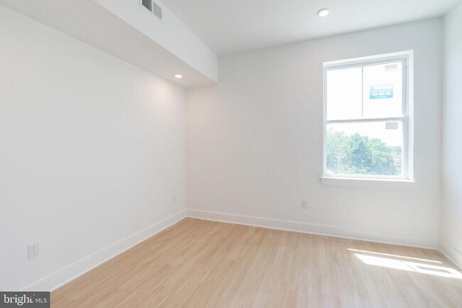 Building Photo - 4408 Lancaster Ave