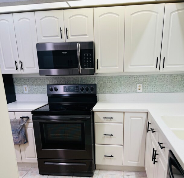 Building Photo - 26333 Nadir Rd